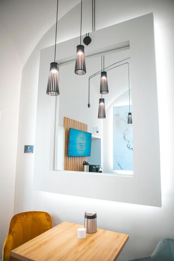House Of Charles Hotel Carei Ngoại thất bức ảnh