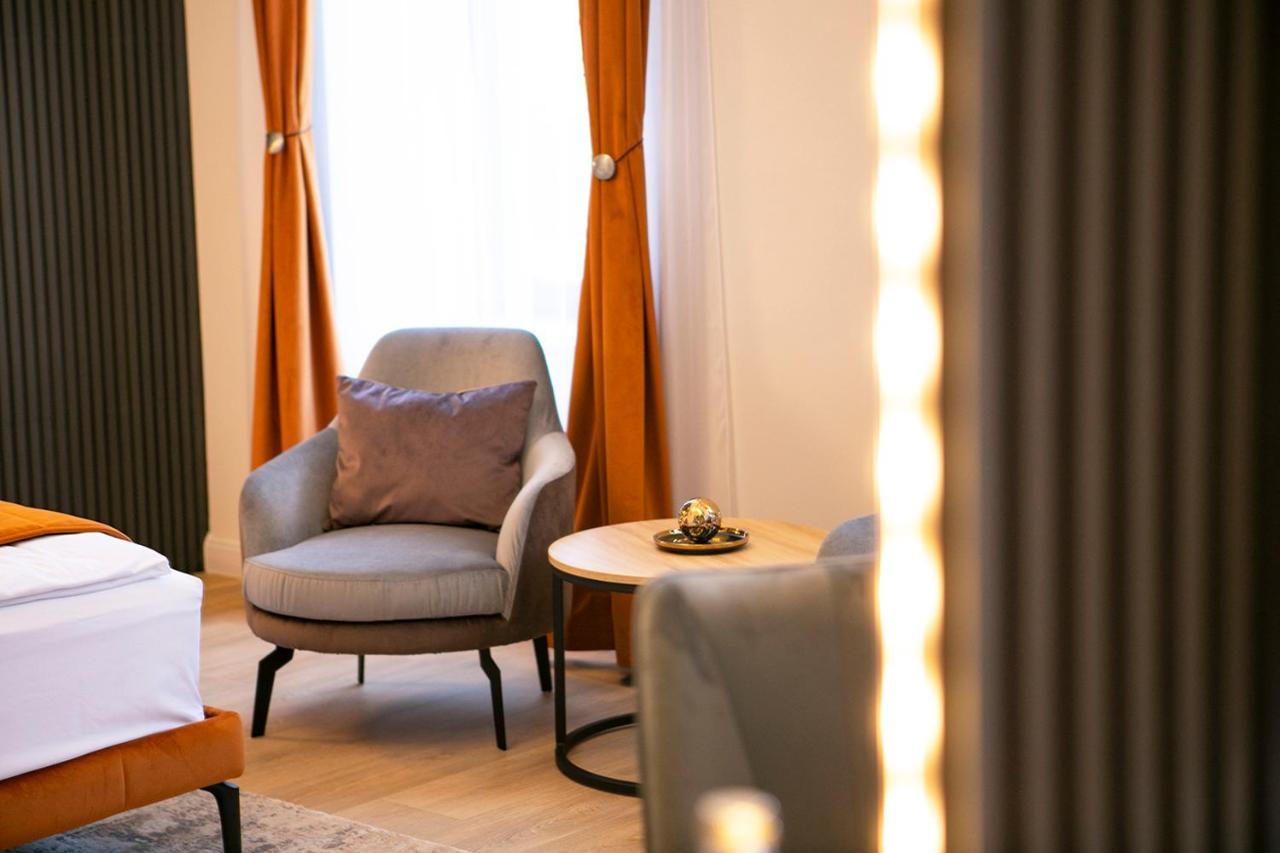 House Of Charles Hotel Carei Ngoại thất bức ảnh