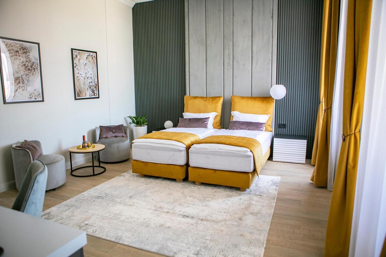 House Of Charles Hotel Carei Ngoại thất bức ảnh