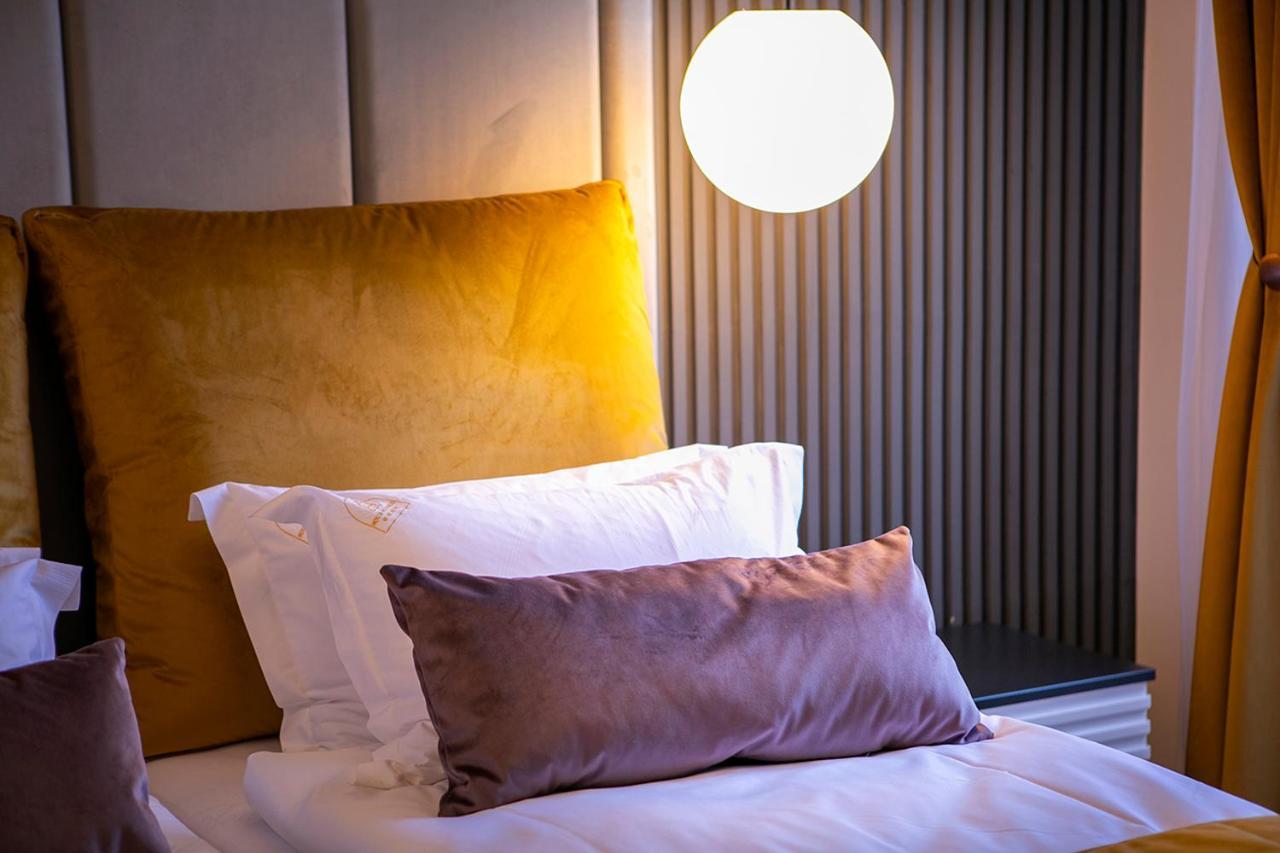 House Of Charles Hotel Carei Ngoại thất bức ảnh