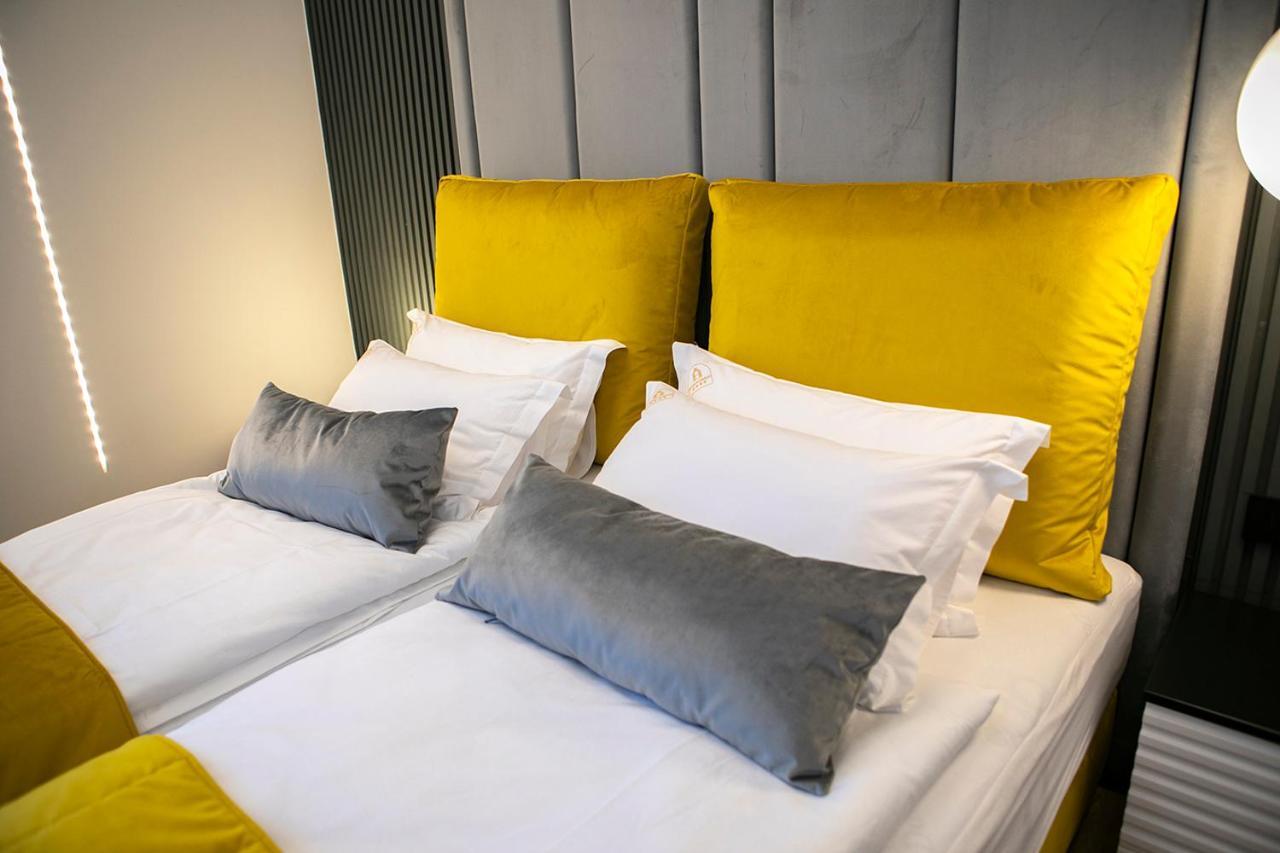 House Of Charles Hotel Carei Ngoại thất bức ảnh